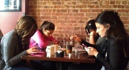 蘭州眼科醫(yī)院：手機控，易患沙眼！