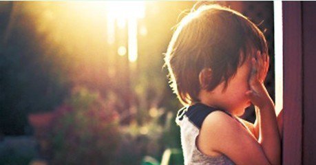孩子有斜視常常被其他小孩欺負(fù)、起外號(hào)