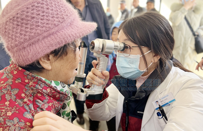 蘭州普瑞眼視光醫(yī)院“迎新春，送溫暖”慰問貧困群眾公益