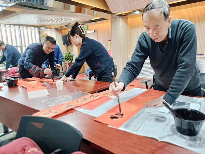 “淡淡墨香飄，濃濃新春情”蘭州普瑞眼視光醫(yī)院給患者送