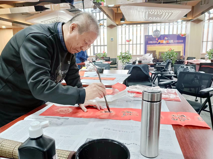 “淡淡墨香飄，濃濃新春情”蘭州普瑞眼視光醫(yī)院給患者送